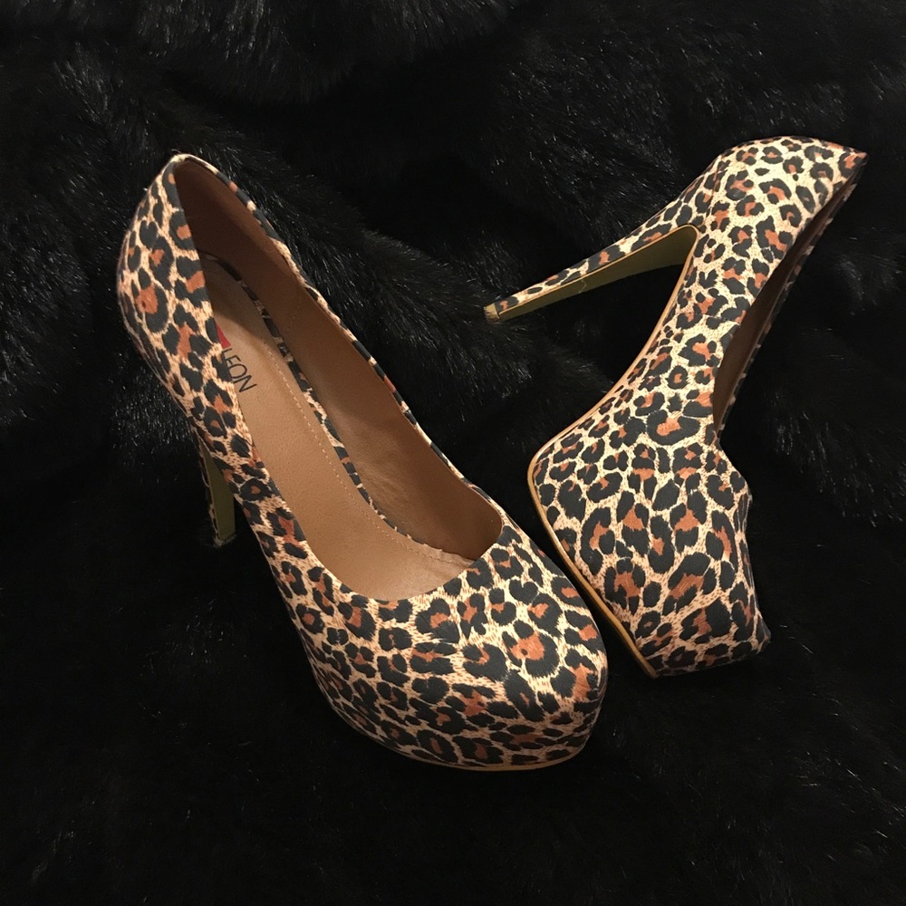 ❌SOLD❌ Leopard Print Pumps