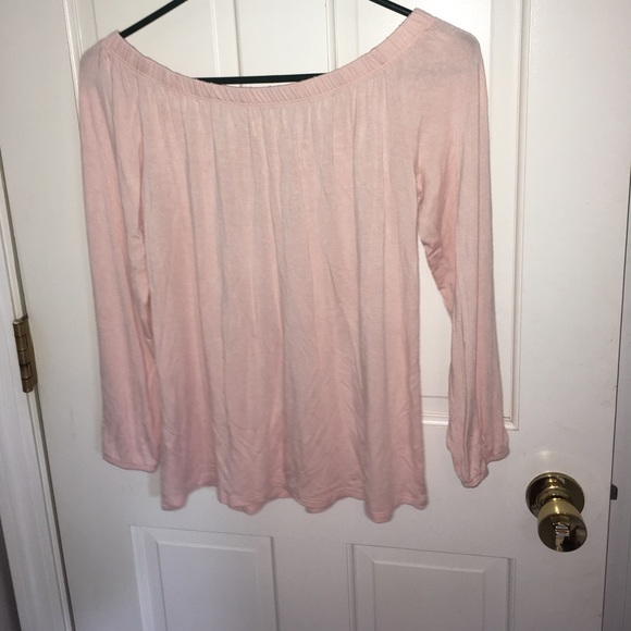 off the shoulder light pink hollister shirt - Picture 2 of 3