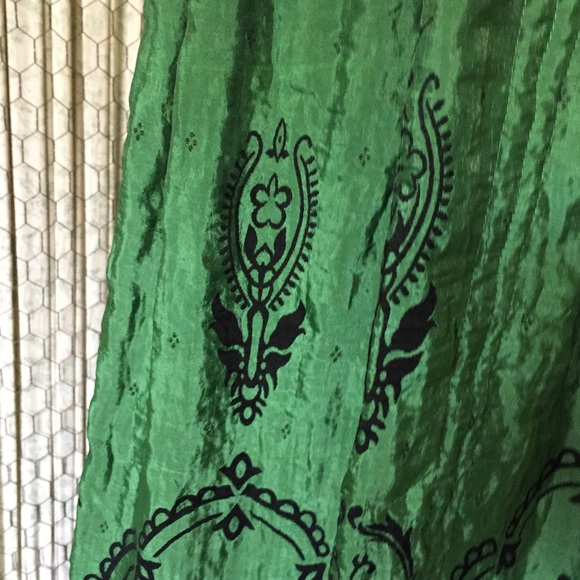 Beautiful Green Spaghetti Strap 'Satin Like' Dress - Picture 3 of 8