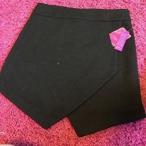 Black envelope tight skirt