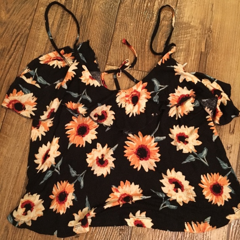 URBAN OUTFITTERS Sunflower Top!