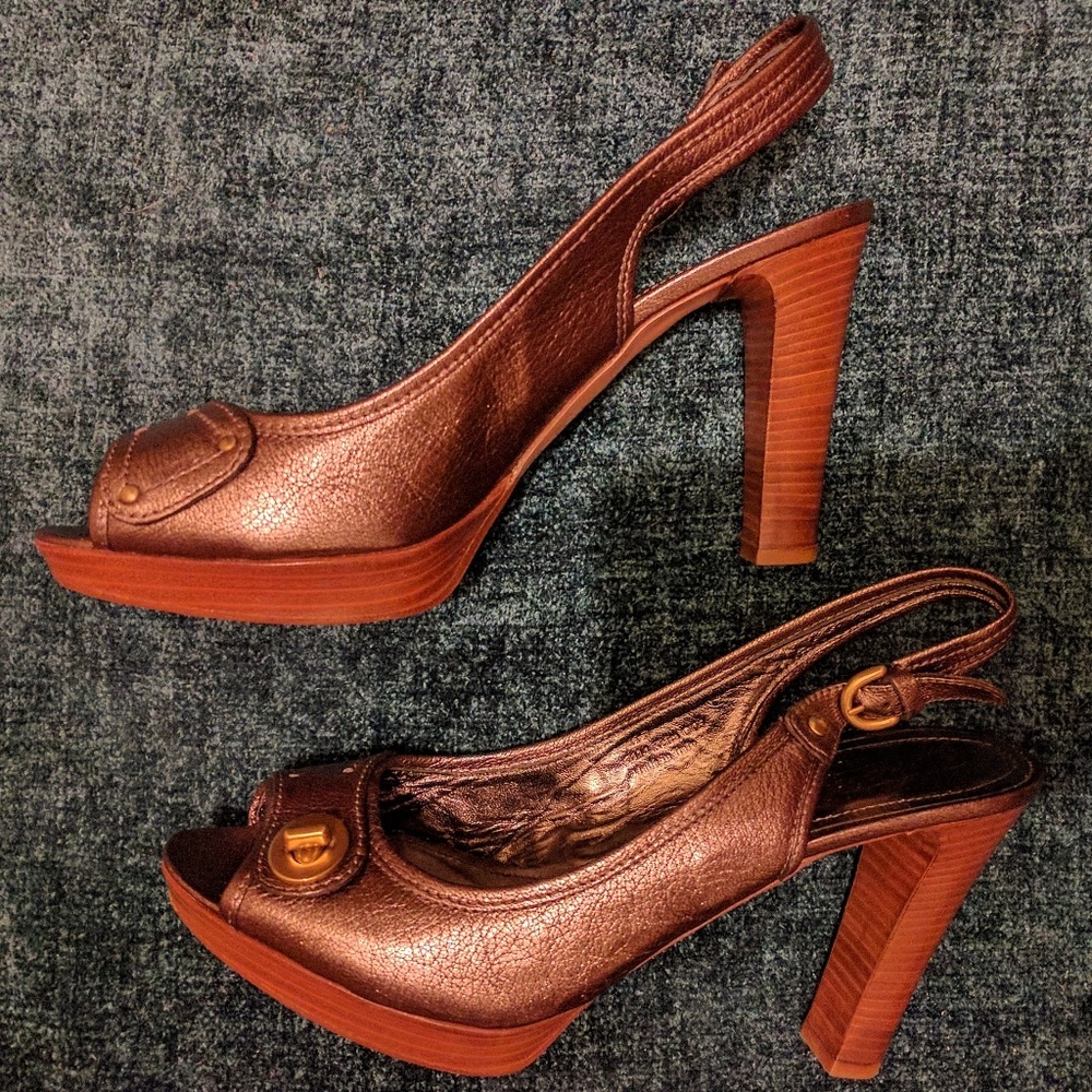 NWOB 11B Coach Keira Peep Toe Turnlock Heels