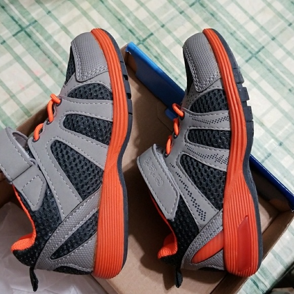 Carter's kids shoes 👶 NEW***** - Picture 2 of 5