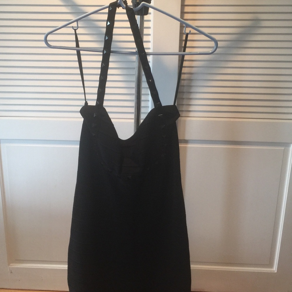 Bebe Halter Body con little black dress