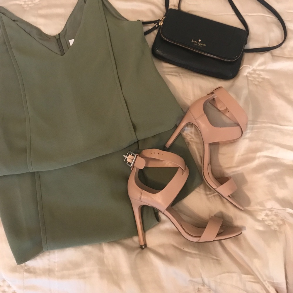 Strappy nude Charles David heels. Size: 7.5