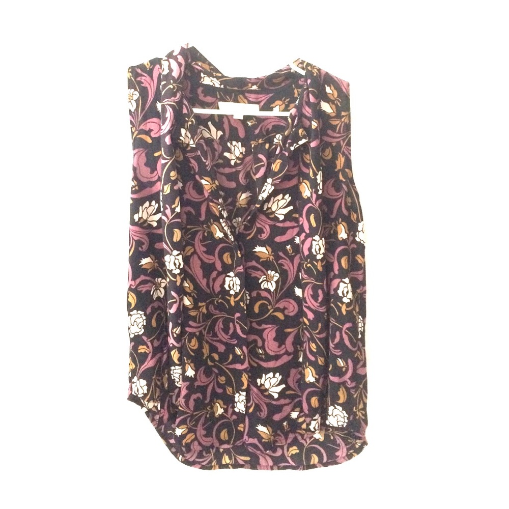Black, patterned blouse
