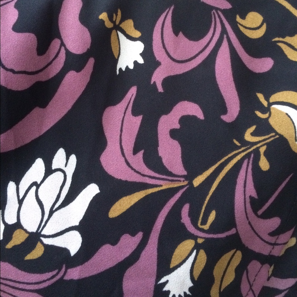 Black, patterned blouse - Picture 4 of 4