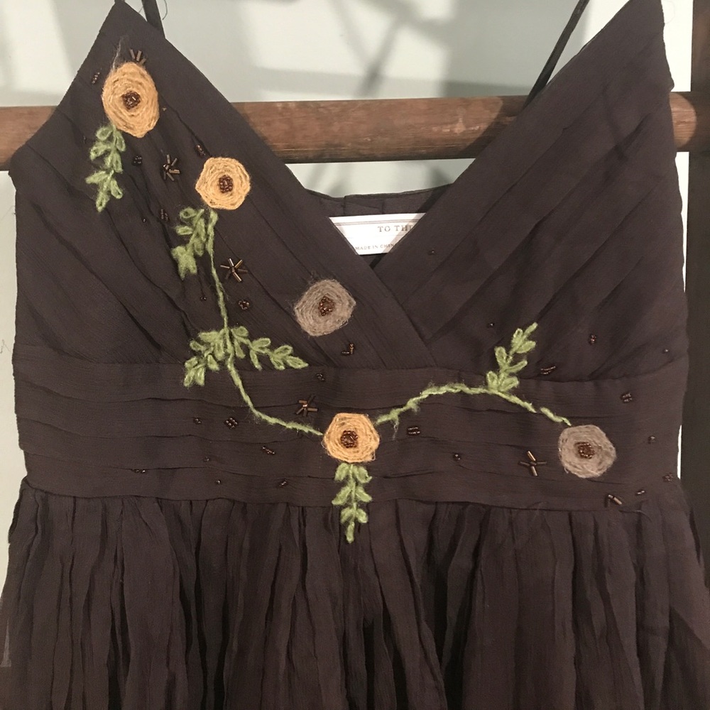Party dress with beautiful flower detail - Picture 3 of 5