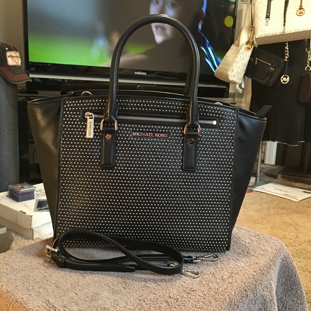 Like new Authentic Michael Kors stud Satchel