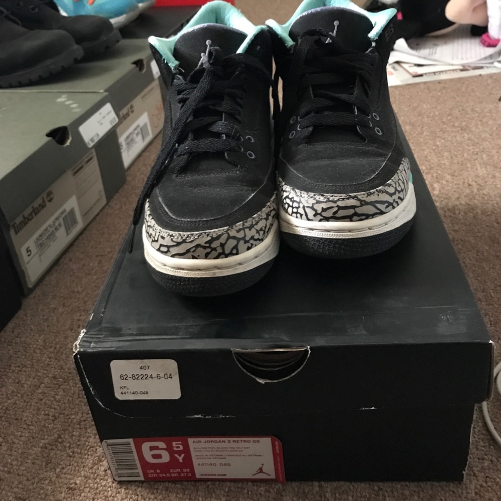 Air Jordan Retro 3's size 6.5y