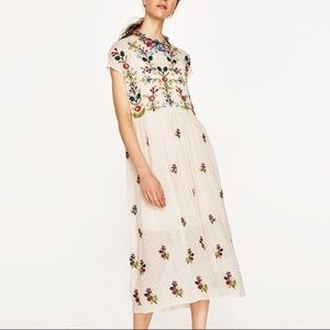 🆕 ZARA plumetis embroidered dress