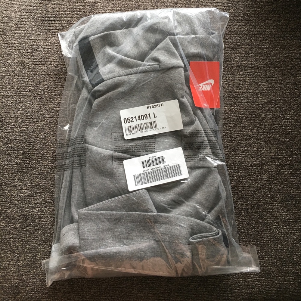 Nike Tech Fleece NWT
