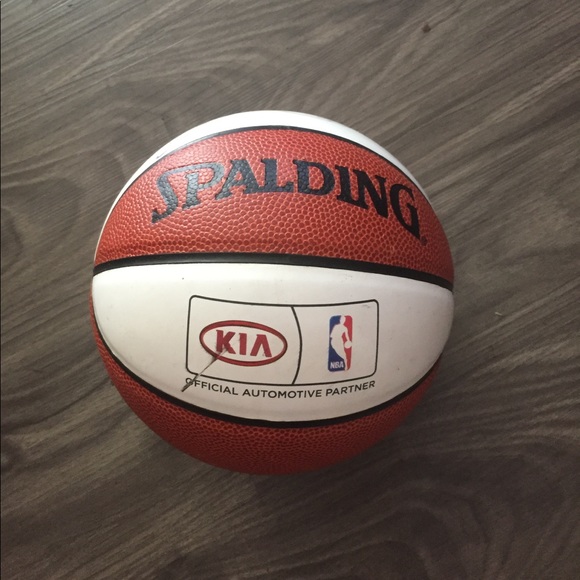 SIGNED BLAKE GRIFFIN BALL - Picture 2 of 2