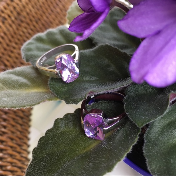 Ladies ring size 8 - Picture 2 of 3