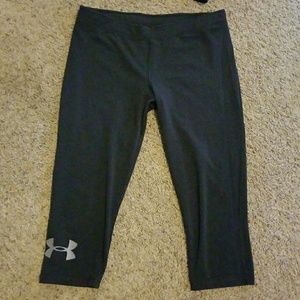 Large Under Amour running capri's