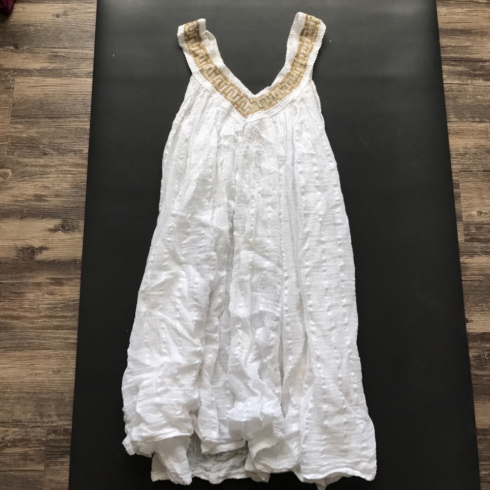 White v-neck dress