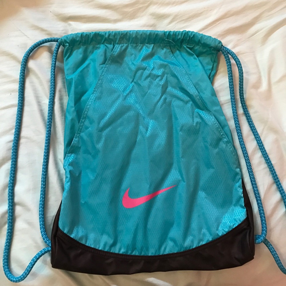 NIKE DRAW STRING BAG!!