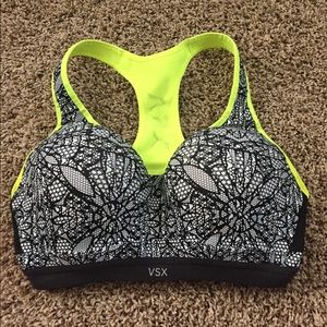 Victoria's Secret Incredible Sports Bra - NEW!
