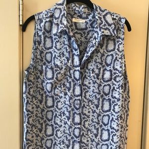 EQUIPMENT SIGNATURE SLEEVELESS BLUE REPTILE PRINT