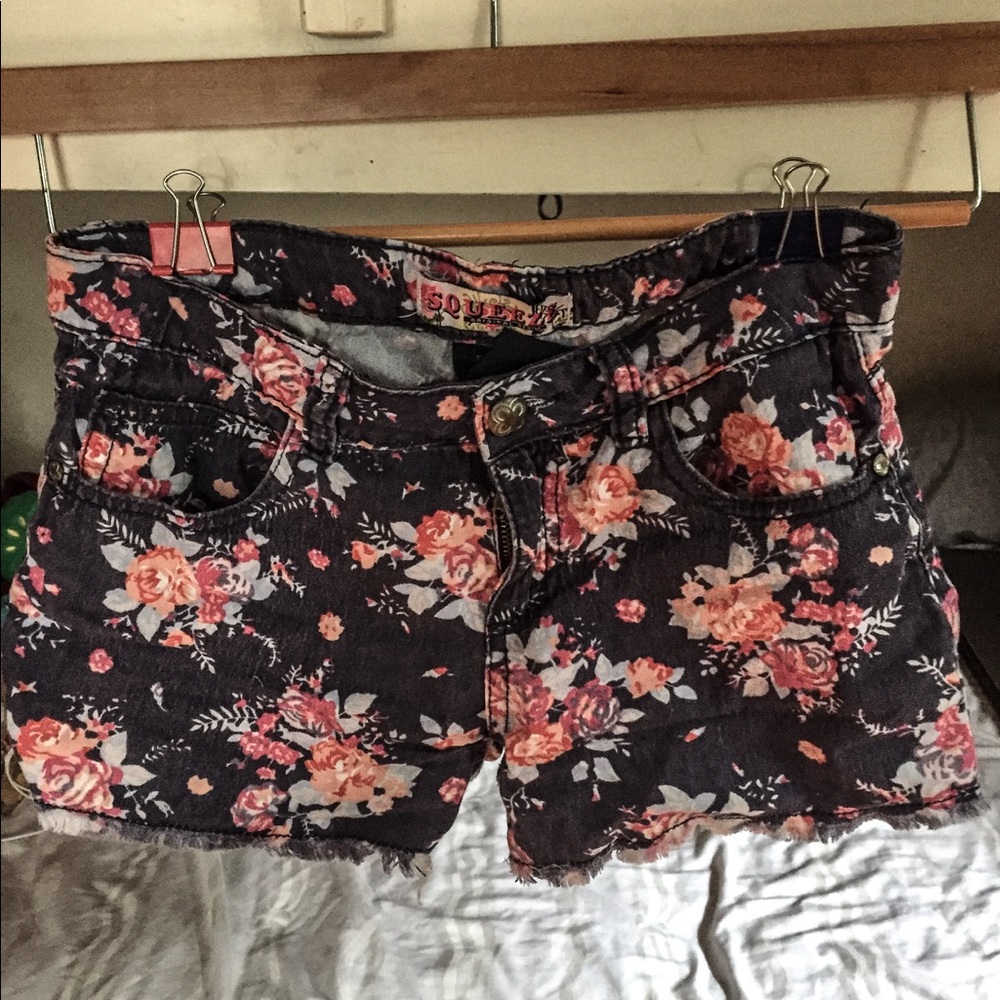 Floral shorts 🌸🌺