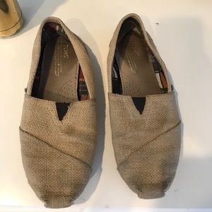 Toms classics in natural burlap