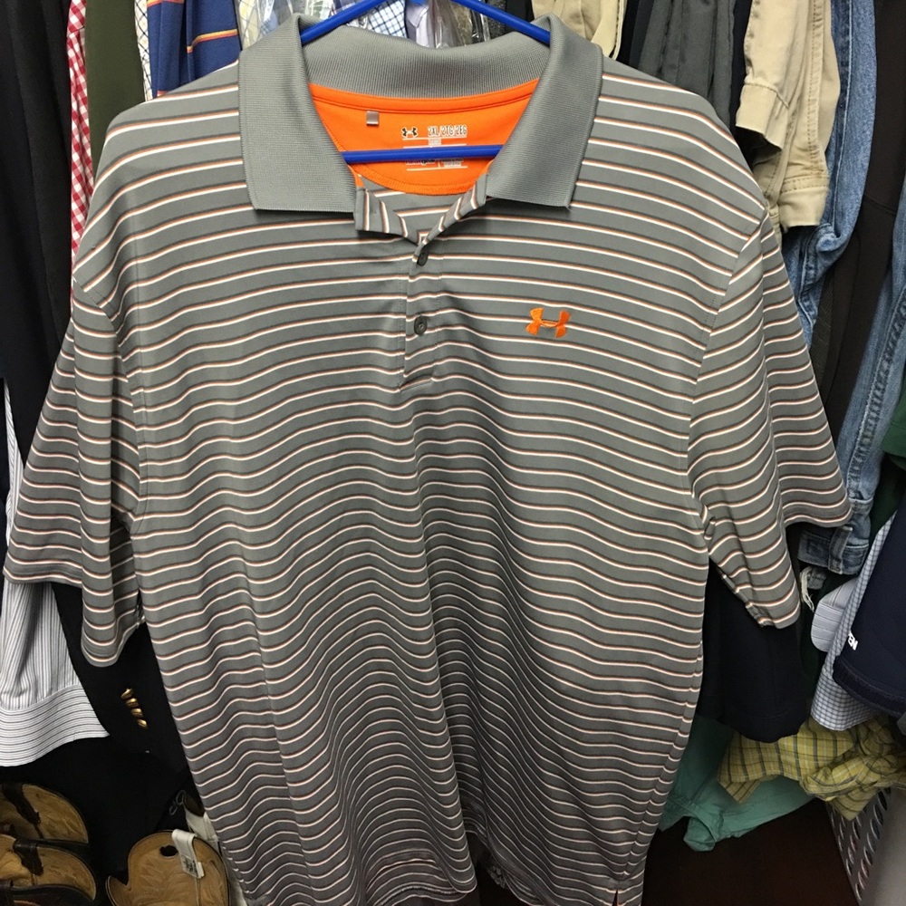 like new- Under armour golf shirt XXL LOOSE