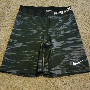 Medium Nike Pro Compression shorts