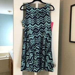 Xhileration Navy & Teal Chevron Dress with Cutout