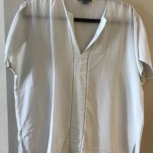 VINCE BABY BLUE SHORTSLEEVE BLOUSE