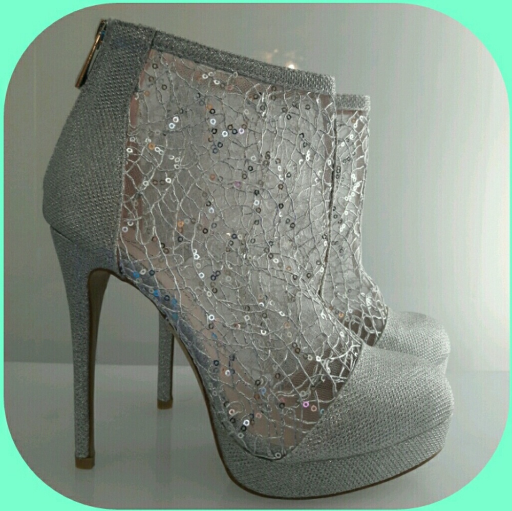 π€Clearance Saleπ€ Super cute silver heels - Picture 2 of 4
