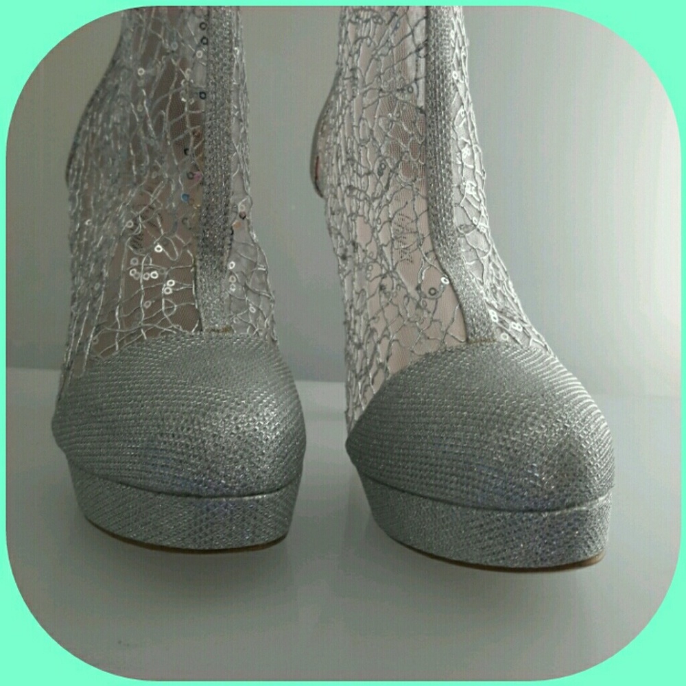 π€Clearance Saleπ€ Super cute silver heels - Picture 3 of 4