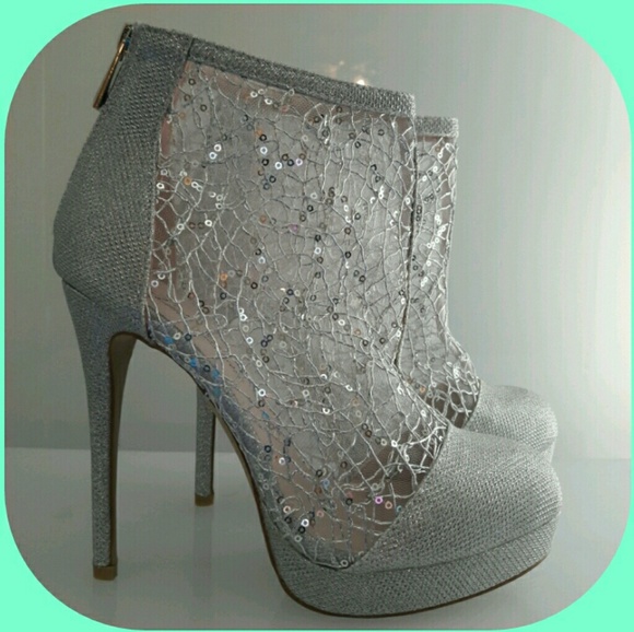 🤑Clearance Sale🤑 Super cute silver heels - Picture 2 of 4