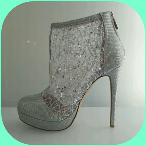 🤑Clearance Sale🤑 Super cute silver heels - Picture 4 of 4