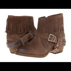 🔥🔥🔥STEVE MADDEN TAUPE SUEDE FRINGE BOOTIE🔥🔥🔥