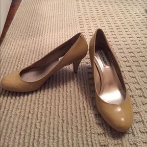 Nude Pumps