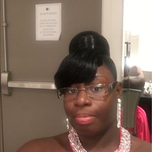 Meet your Posher, Leslie