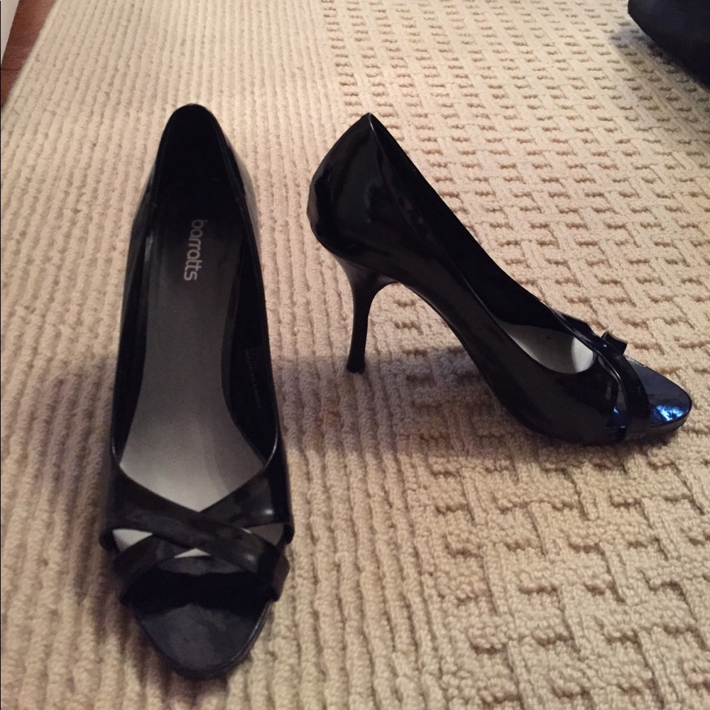 Black Pumps