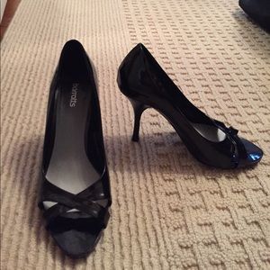 Black Pumps