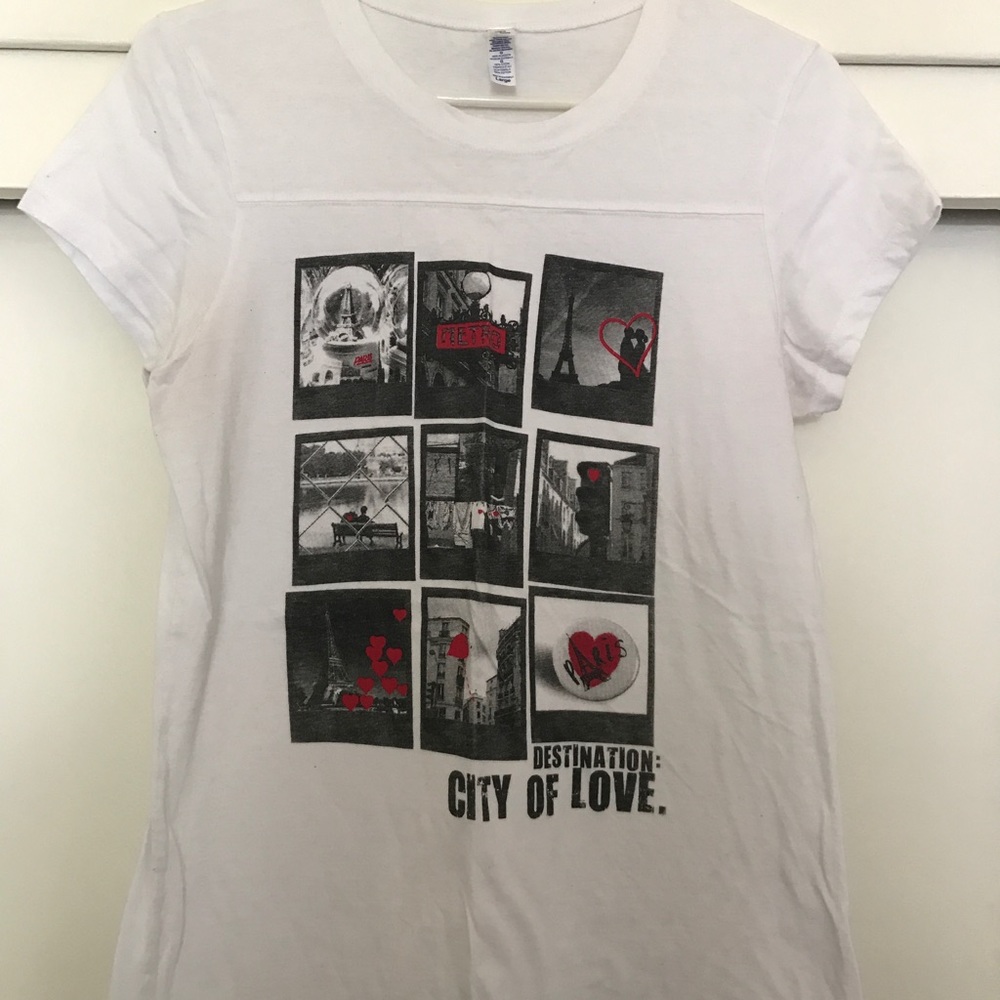 Cute white t-shirt with Paris pics