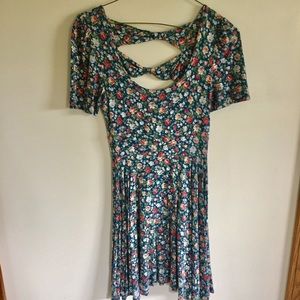 Casual floral sleeved asymmetrical dress