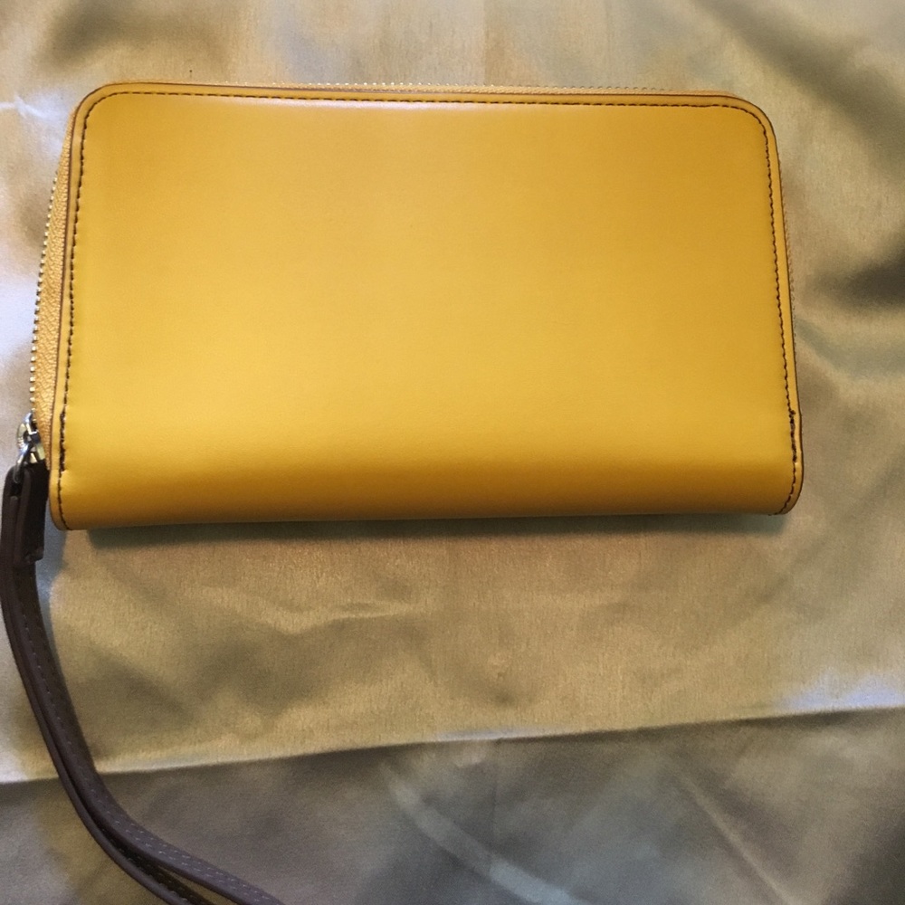 Vera Bradley Ultimate Wristlet Maize style