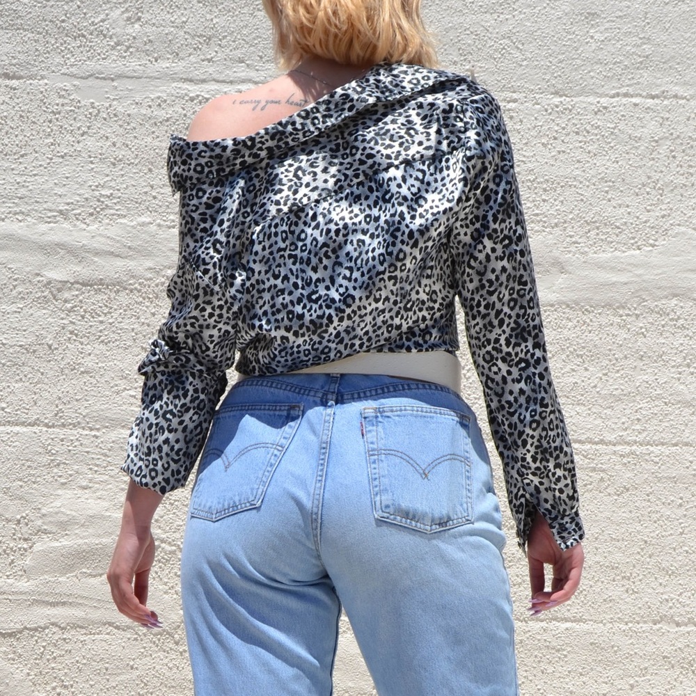 ❗️SOLD❗️Vintage Leopard Print Silky Top