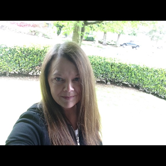 Meet your Posher, Gloria - Picture 1 of 1