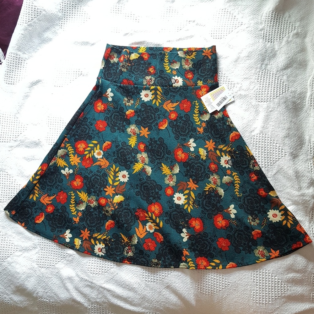 NWT Large  LuLaRoe Azure floral skirt