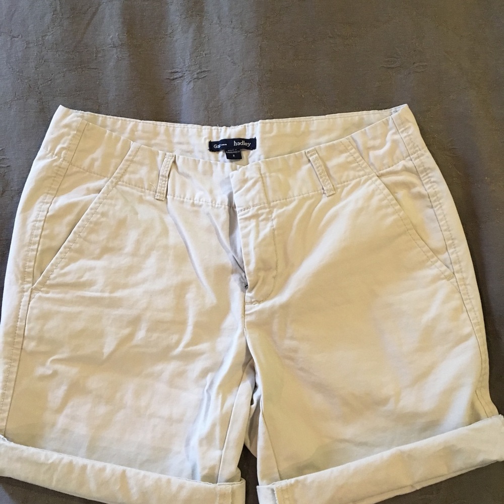 GAP khaki shorts