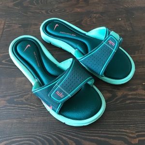 Nike comfort footbed slides