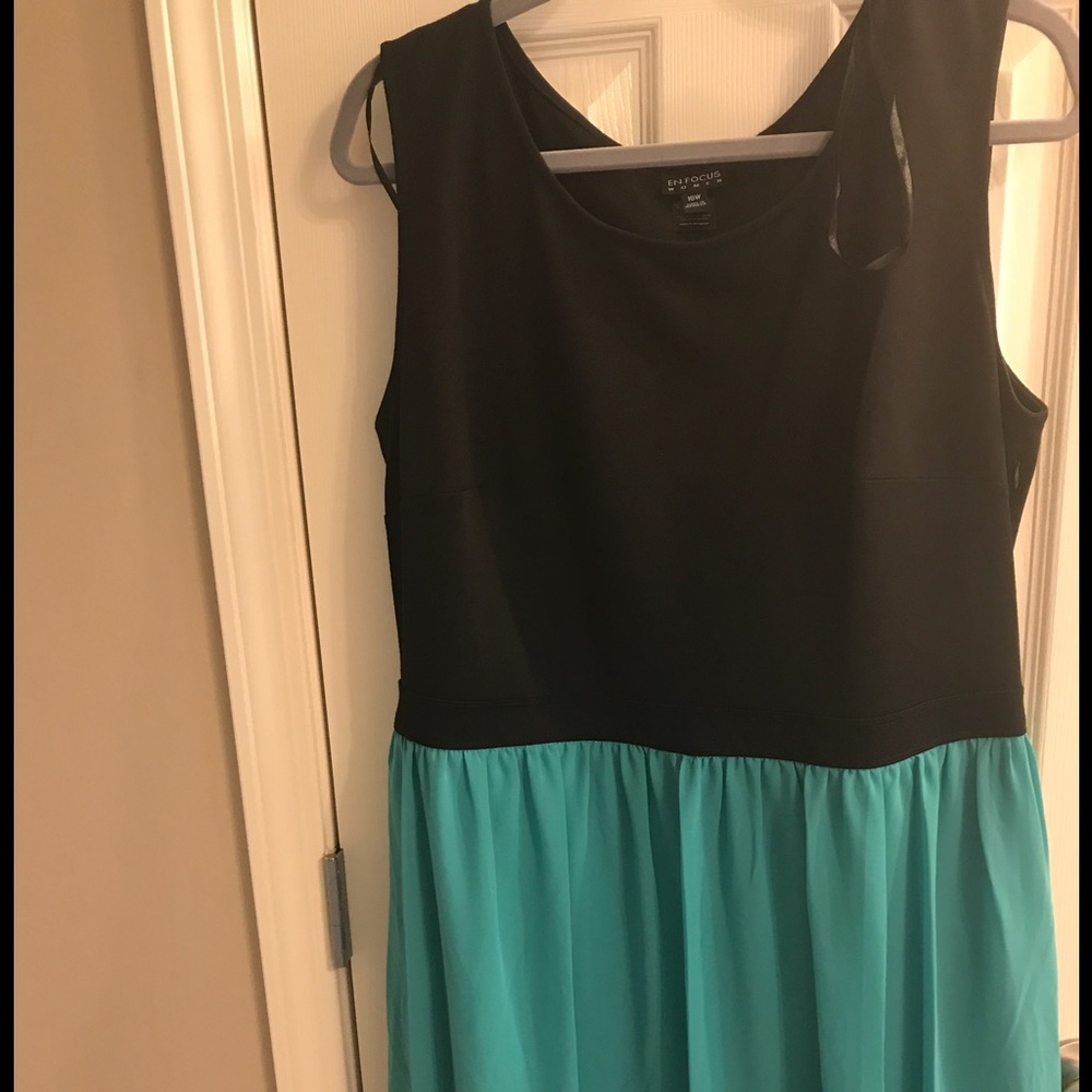 EN FOCUS DRESS
