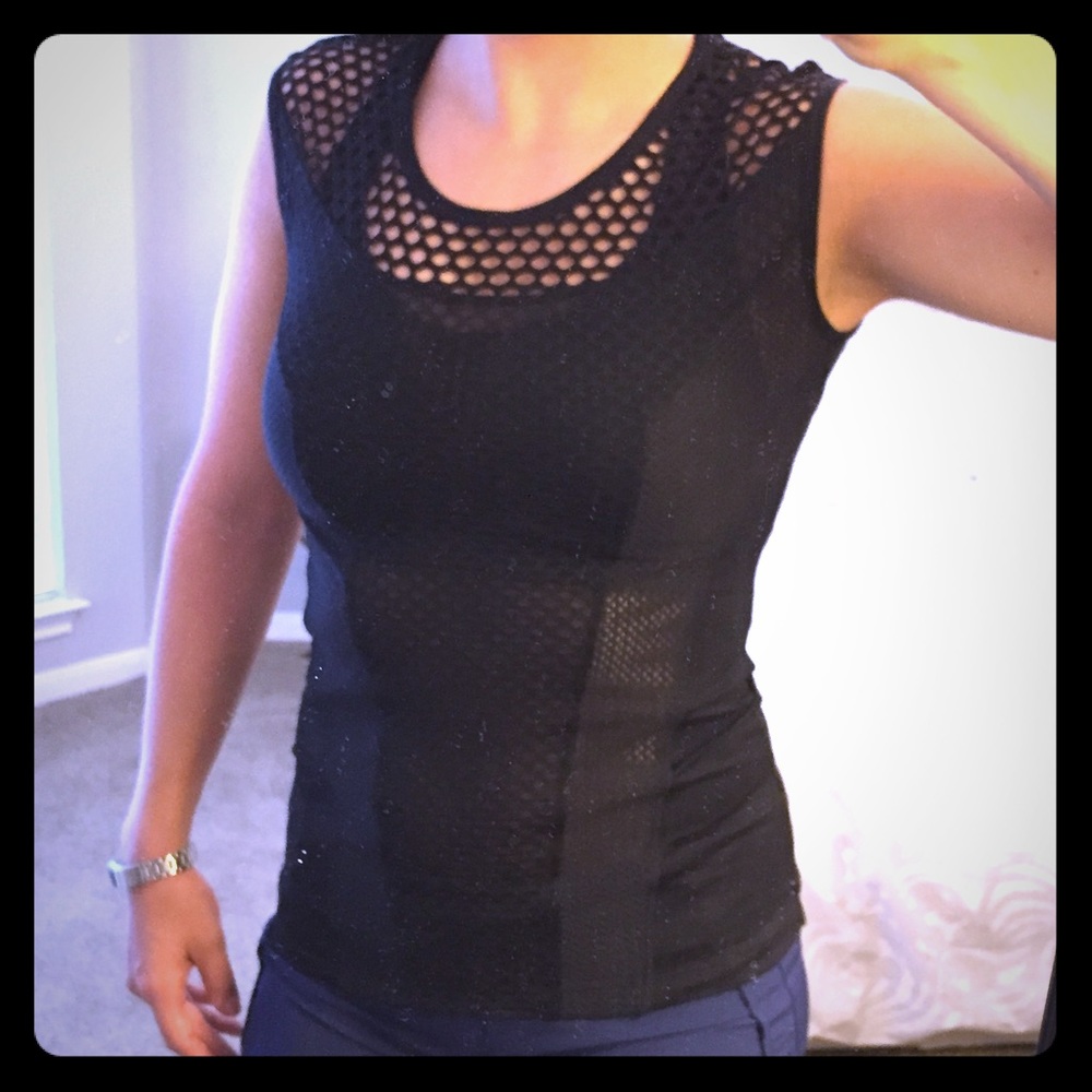 Lorna Jane slim fit mesh workout shirt