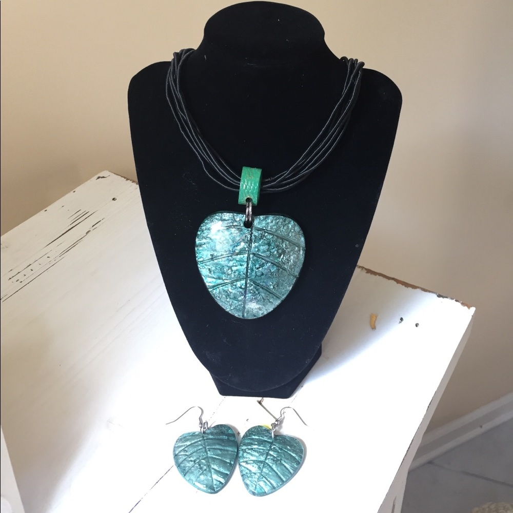 🌿Green Leaf Necklace and Earring Set🌿