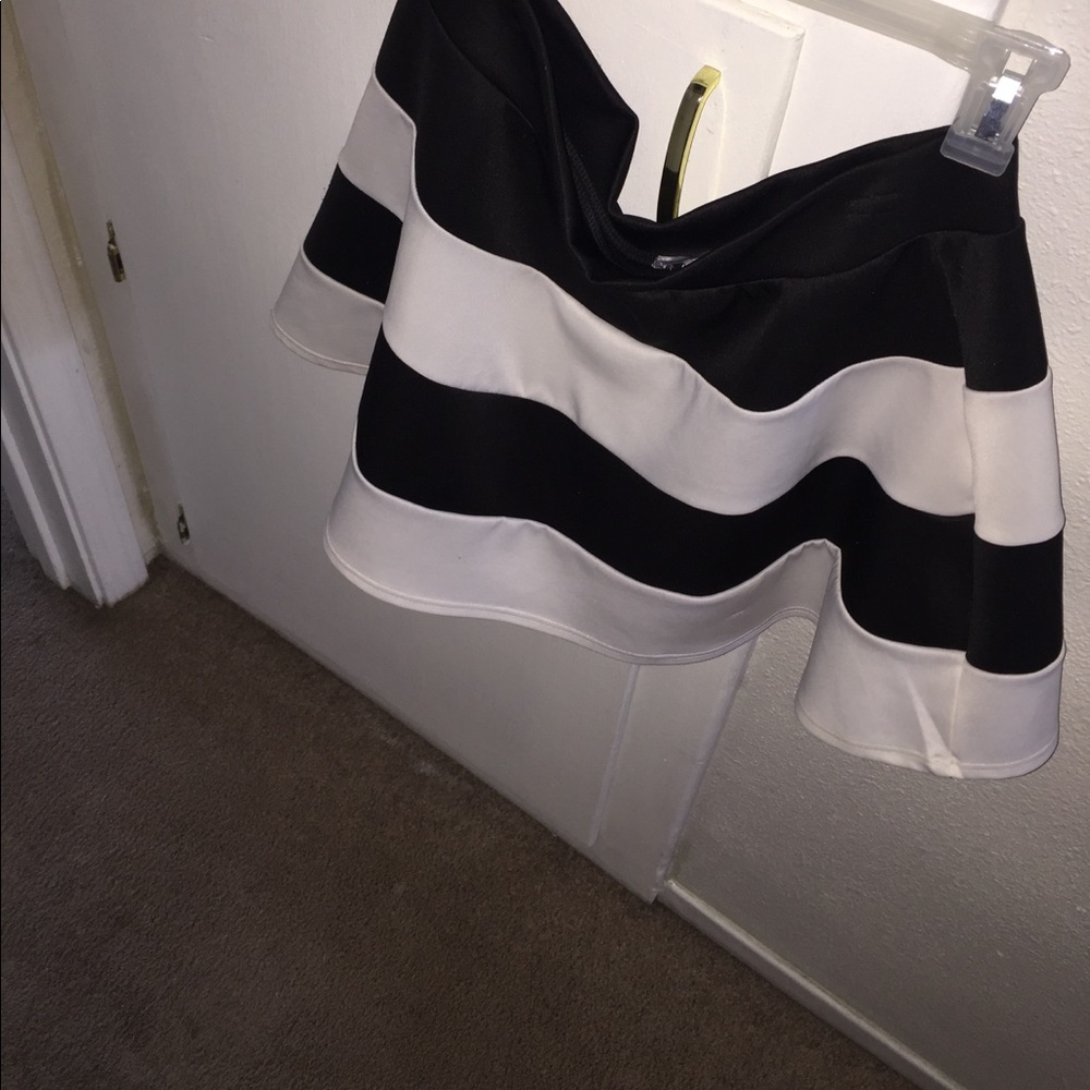 Black and white mini skater skirt